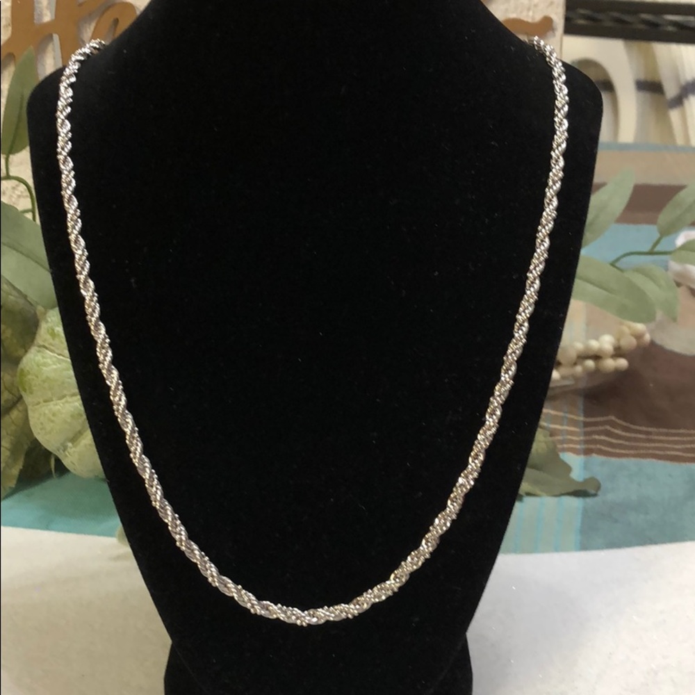 Gorgeous s.steel twisted chain necklace
